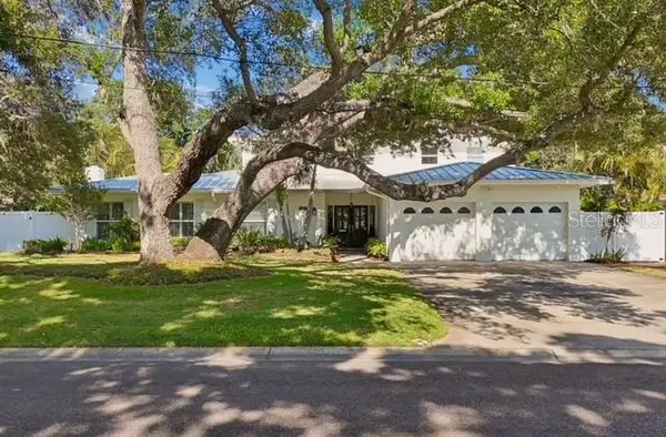 3301 Maple Street Ne, ST PETERSBURG, FL 33704