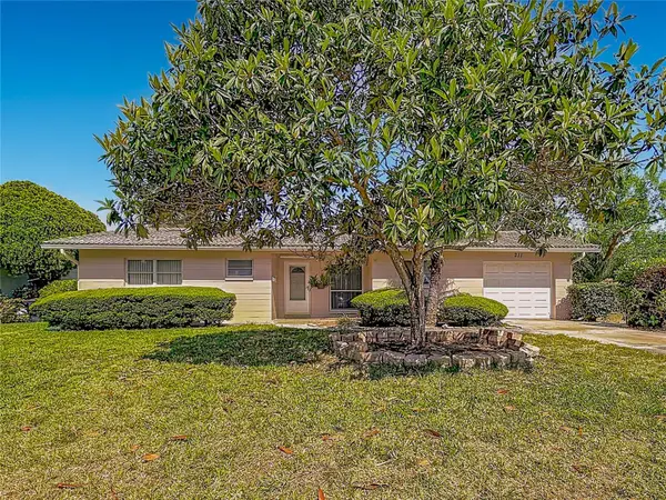 211 NW Monroe Circle N, ST PETERSBURG, FL 33702