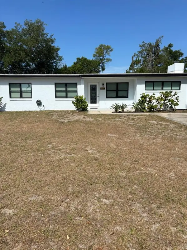 8704 N Renfrew Place, TAMPA, FL 33604