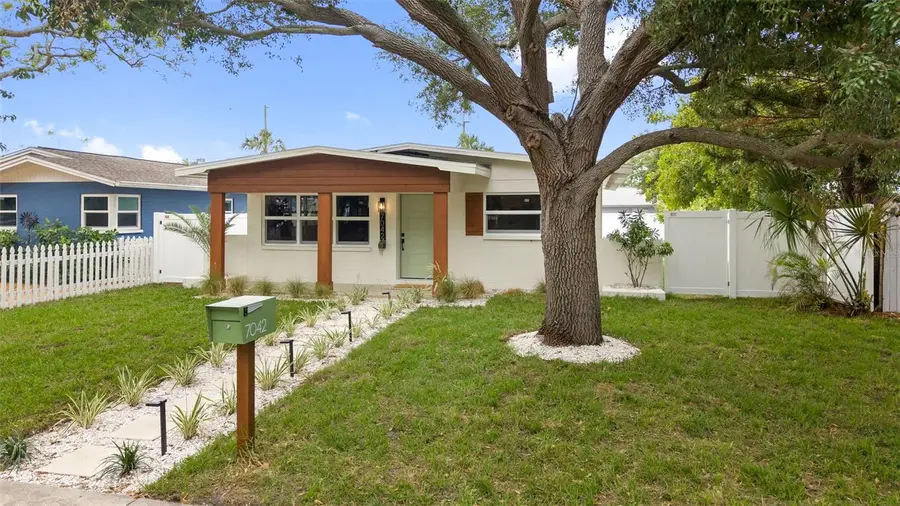 7042 Dartmouth Avenue N, Saint Petersburg, FL 33710 - #3