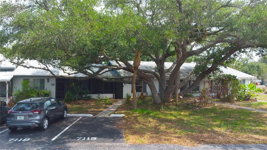 7115 Parkside Villas Dr N, Saint Petersburg, FL 33709 - #2