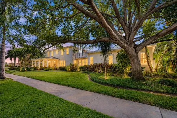 556 21st Avenue Ne, ST PETERSBURG, FL 33704