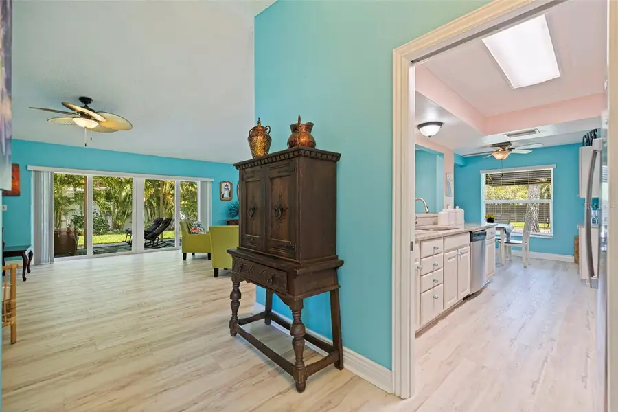 201 58th Avenue S, Saint Petersburg, FL 33705 - #3
