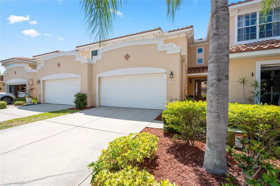 210 Valencia Circle, Saint Petersburg, FL 33716 - #3