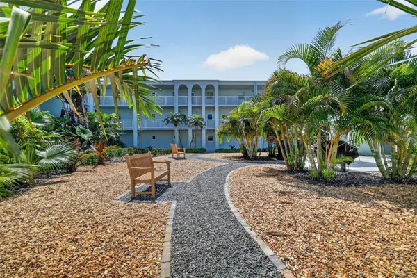 1706 Belleair Forest Drive #220, BELLEAIR, FL 33756