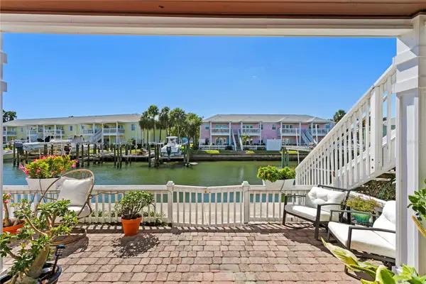 5175 Coquina Key Drive Se #A, ST PETERSBURG, FL 33705