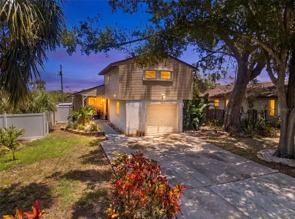 111 69th Avenue N, ST PETERSBURG, FL 33702