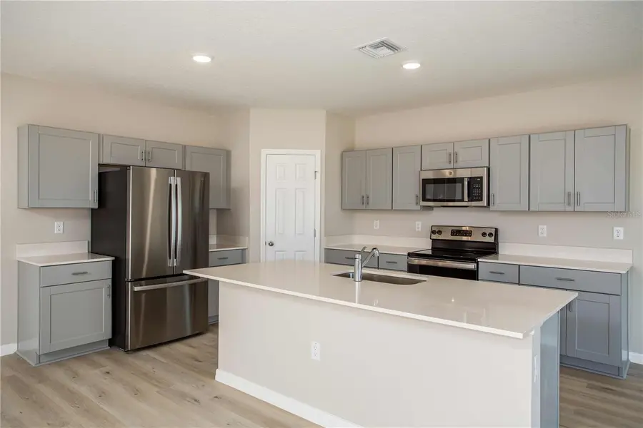 33601 Noble Creek Place, Dade City, FL 33525 - #2