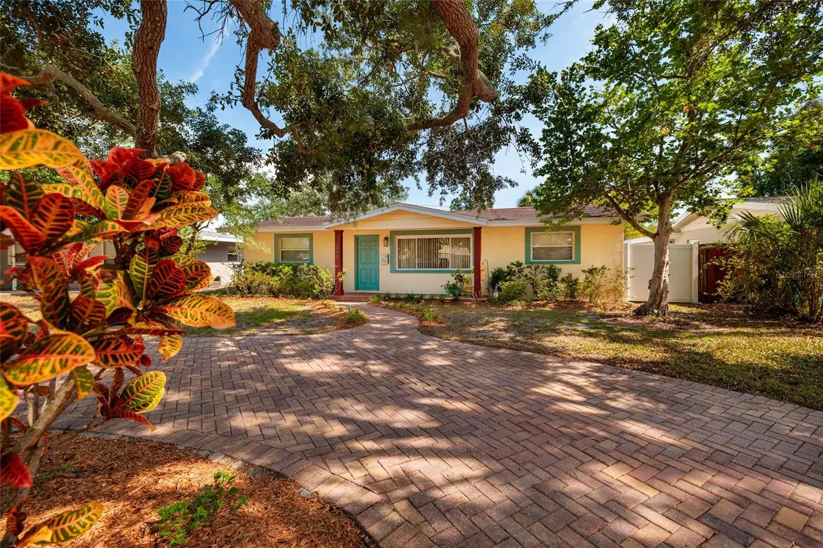 230 43rd Avenue Ne, Saint Petersburg, FL 33703 - #1