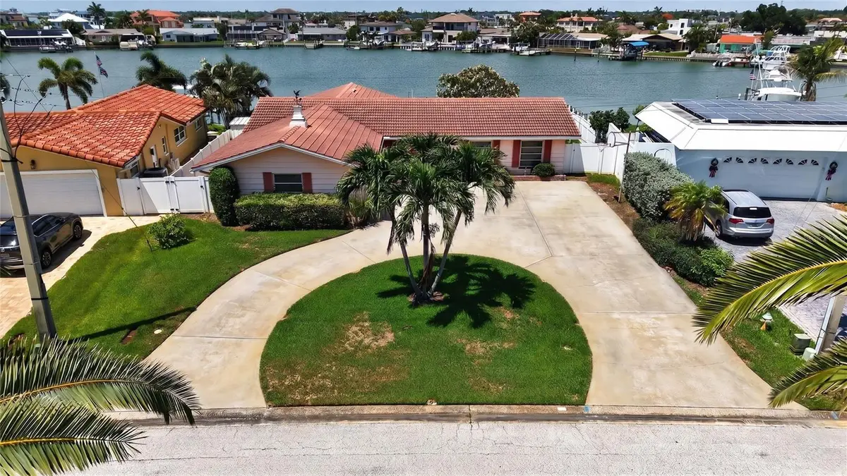 7957 10th Avenue S, Saint Petersburg, FL 33707 - #1