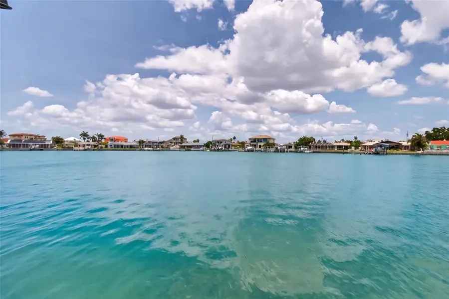 7957 10th Avenue S, Saint Petersburg, FL 33707 - #2