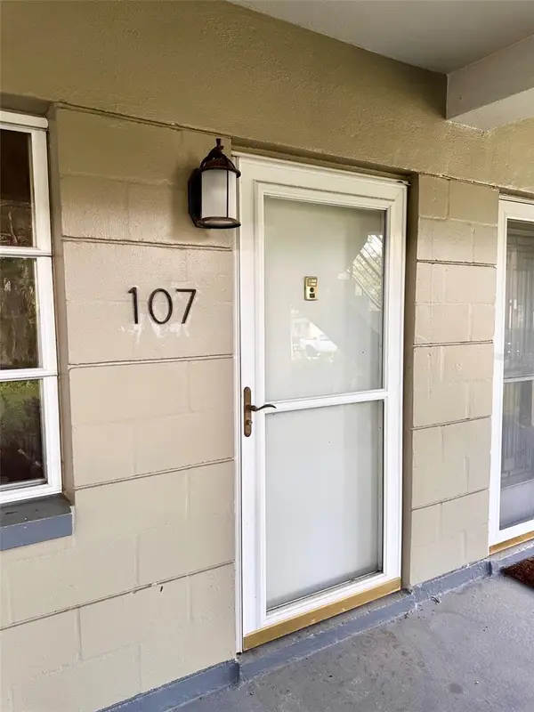 450 32nd Avenue N #107W, ST PETERSBURG, FL 33704