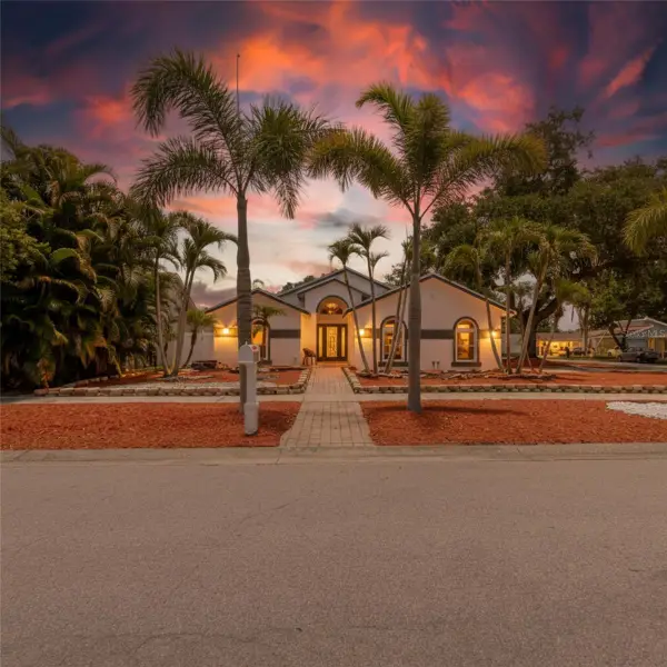 8949 106th Avenue N, SEMINOLE, FL 33777