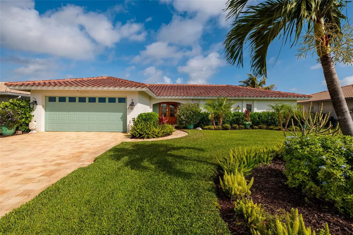 2011 Michigan Avenue Ne, Saint Petersburg, FL 33703 - #1