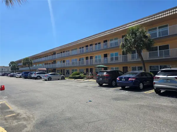 6400 46th Avenue N #301, KENNETH CITY, FL 33709