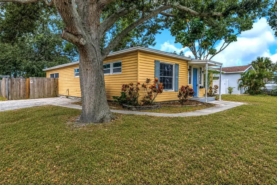 282 NE 40th Avenue Ne, Saint Petersburg, FL 33703 - #2