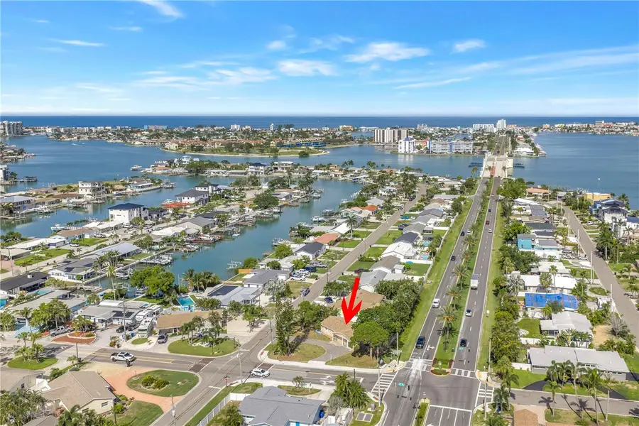 7901 Causeway Boulevard S, Saint Petersburg, FL 33707 - #2