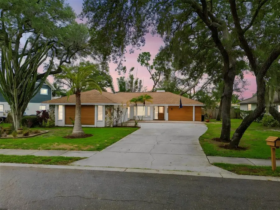 1425 Poinsettia Avenue, Tarpon Springs, FL 34689 - #3