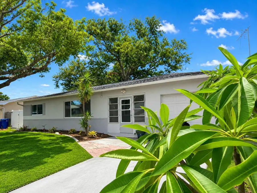 6000 42nd Avenue N, Saint Petersburg, FL 33709 - #2