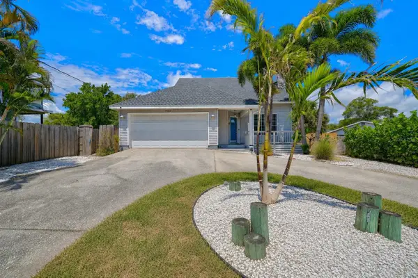 703 Riverside Drive, TARPON SPRINGS, FL 34689