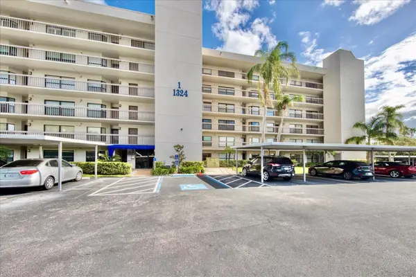 1324 Pasadena Avenue S #204, SOUTH PASADENA, FL 33707