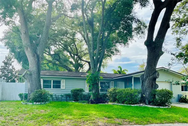 528 E Lake Drive, LARGO, FL 33771