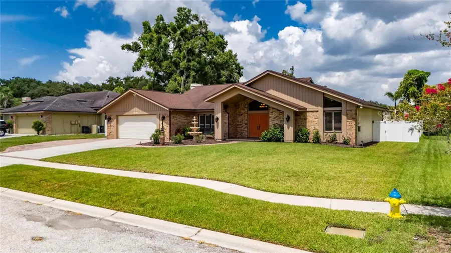 2001 Cimmaron Run Drive, Valrico, FL 33594 - #2