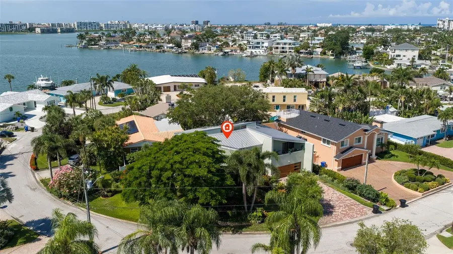 735 79th Circle S, Saint Petersburg, FL 33707 - #2