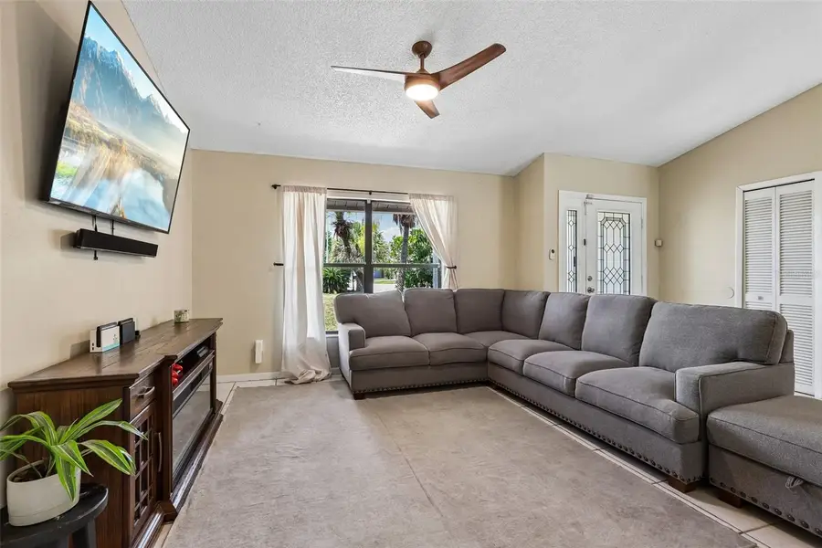 6805 Longpointe Way, Tampa, FL 33615 - #3