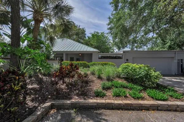 10497 Longwood Drive, SEMINOLE, FL 33777