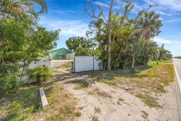 826 W Shell Point Street, RUSKIN, FL 33570