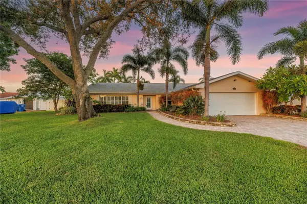 1820 Tanglewood Drive Ne, ST PETERSBURG, FL 33702