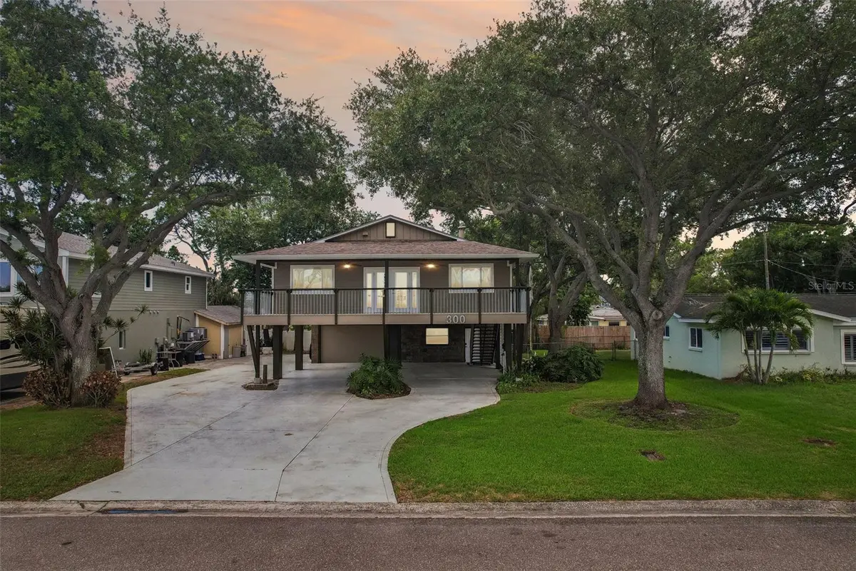 300 90th Avenue Ne, Saint Petersburg, FL 33702 - #1