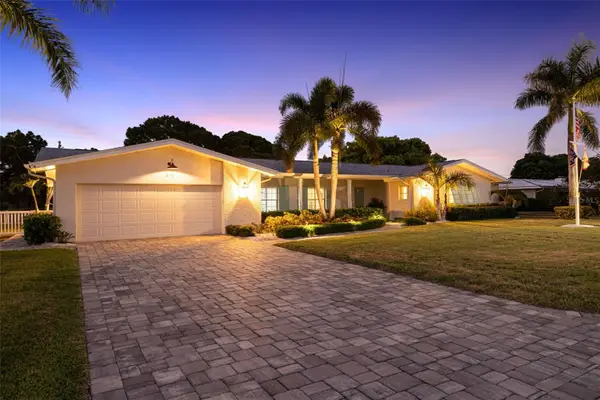 616 Pineland Avenue, BELLEAIR, FL 33756