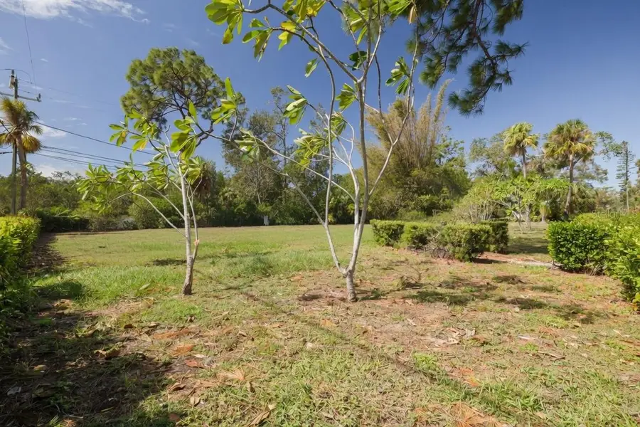 2749 Edwards Avenue S, Saint Petersburg, FL 33705 - #2