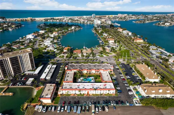 10365 Paradise Boulevard #16, TREASURE ISLAND, FL 33706