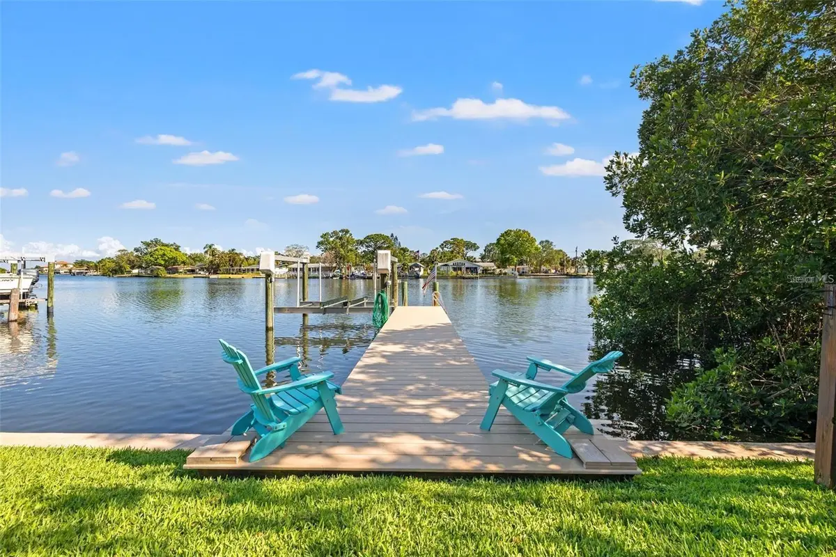 292 Sunlit Cove Drive Ne, Saint Petersburg, FL 33702 - #1