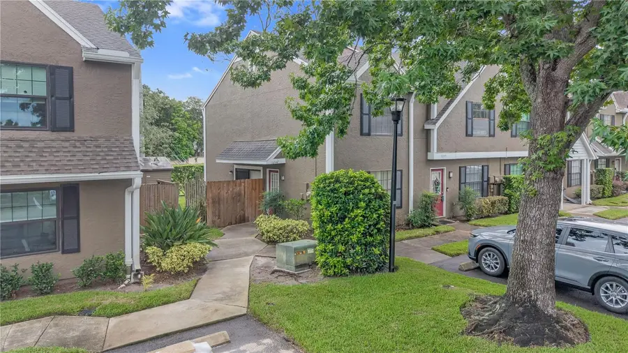 16547 Lake Brigadoon Circle, Tampa, FL 33618 - #2