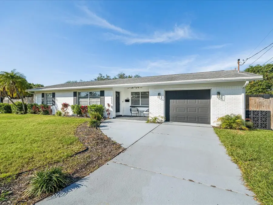 2000 57th Street N, Saint Petersburg, FL 33710 - #2