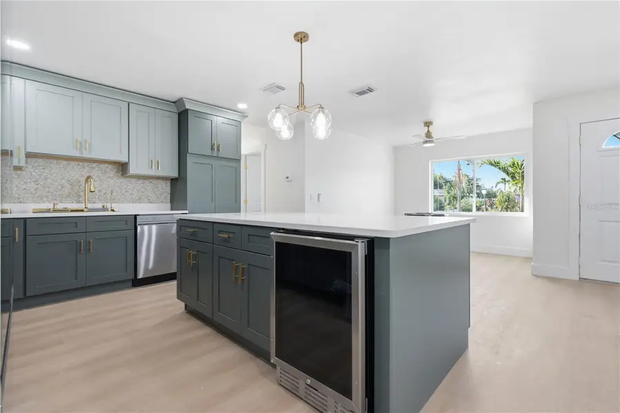 9460 Treasure Lane Ne, Saint Petersburg, FL 33702 - #3