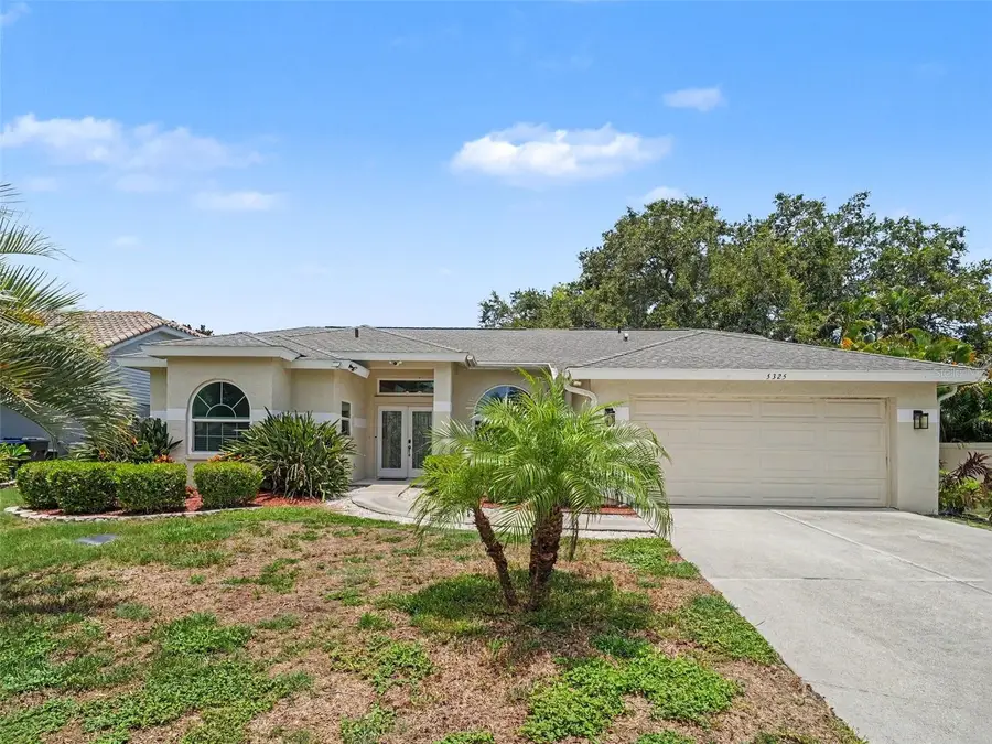 5325 Gardens Dr, Sarasota, FL 34243 - #2