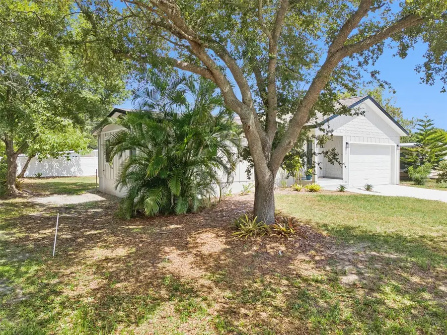 7211 Orpine Drive N, Saint Petersburg, FL 33702 - #3
