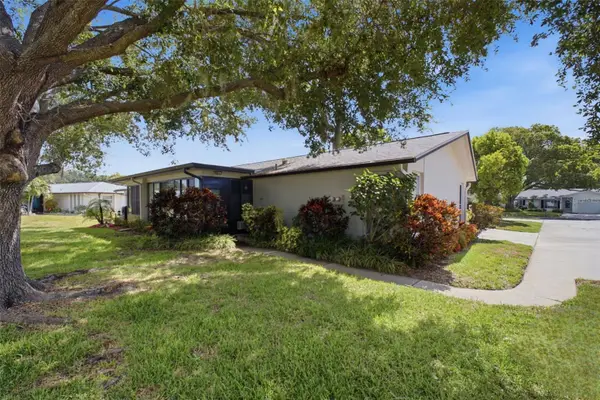 1335 Queen Anne Drive #C, PALM HARBOR, FL 34684