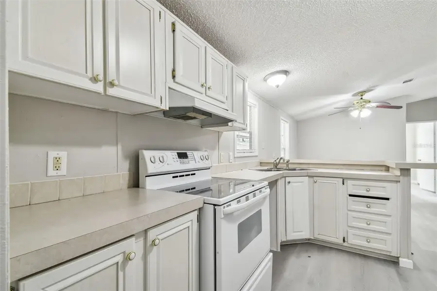 10607 Bay Hills Circle, Thonotosassa, FL 33592 - #2