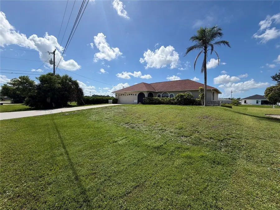 808 SW 7th Terrace, Cape Coral, FL 33991 - #3