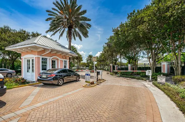 5215 Coquina Key Drive Se #B, ST PETERSBURG, FL 33705