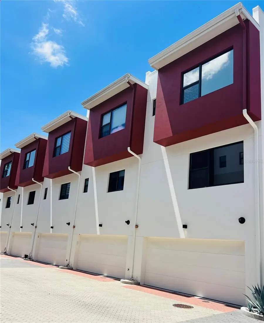 136 8th Street N, Saint Petersburg, FL 33701 - #2