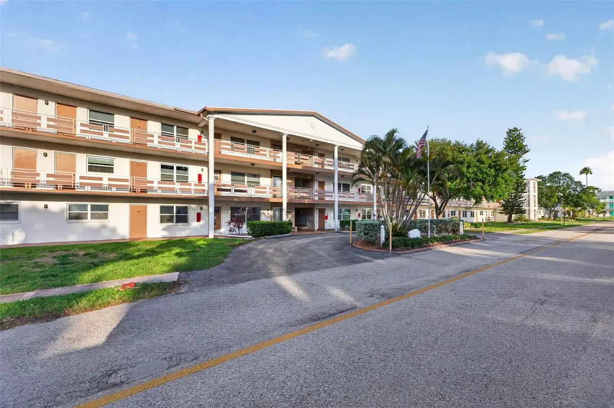 6015 19th Street N #215, Saint Petersburg, FL 33714 - #1