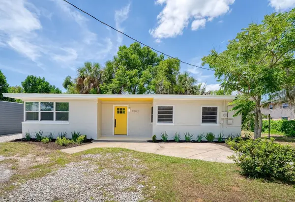 1202 E Caroline Street, TAVARES, FL 32778