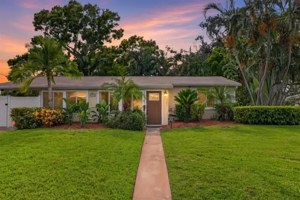 4392 Walnut Street Ne, ST PETERSBURG, FL 33703